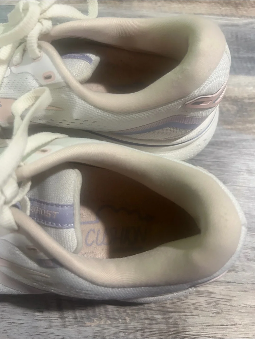 Brooks size 8 Women's Running Sneakers - Light Gray with Pale Pink Accents